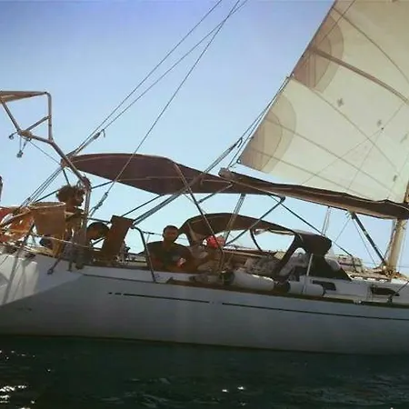 Morgana Sailing Úszó hotel *